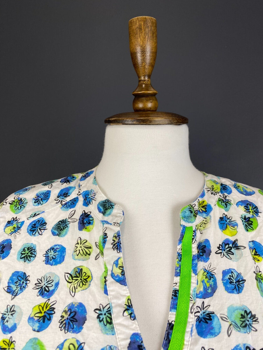 Emily Van Den Bergh Multicolor Henley Floral Long Sleeve Shirt – Size S US 6 EU 38