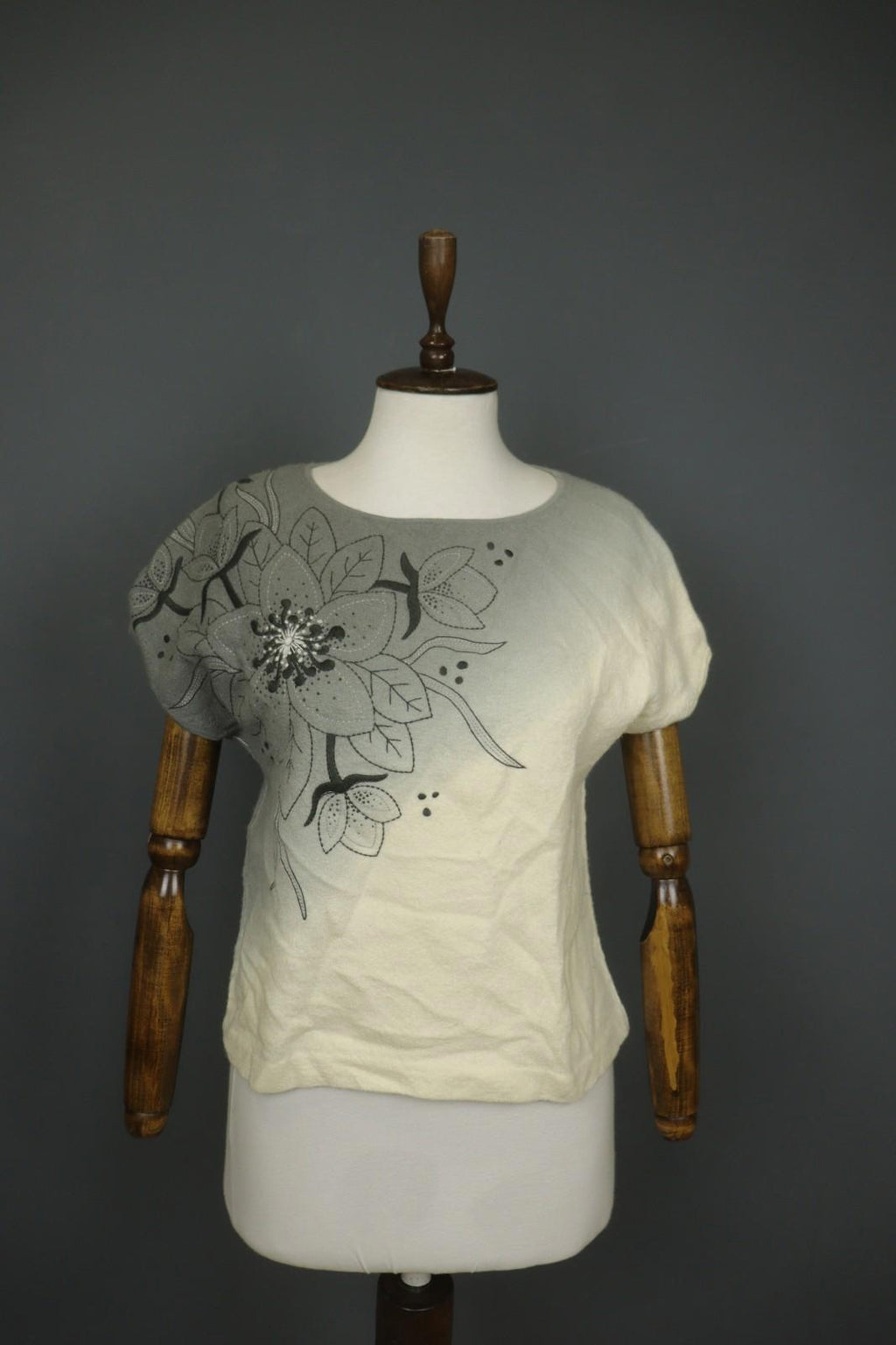 GUDRUN SJODEN Gray Ivory Embroidered Flower 100% Wool Casual Fleece Shirt – Size S