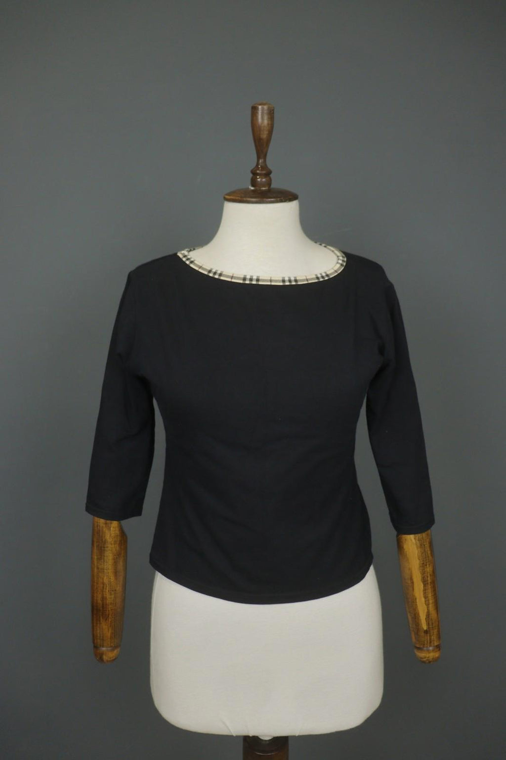 BURBERRY London Black Cotton Long Sleeve Round Neck Pullover Knit Top – Size M