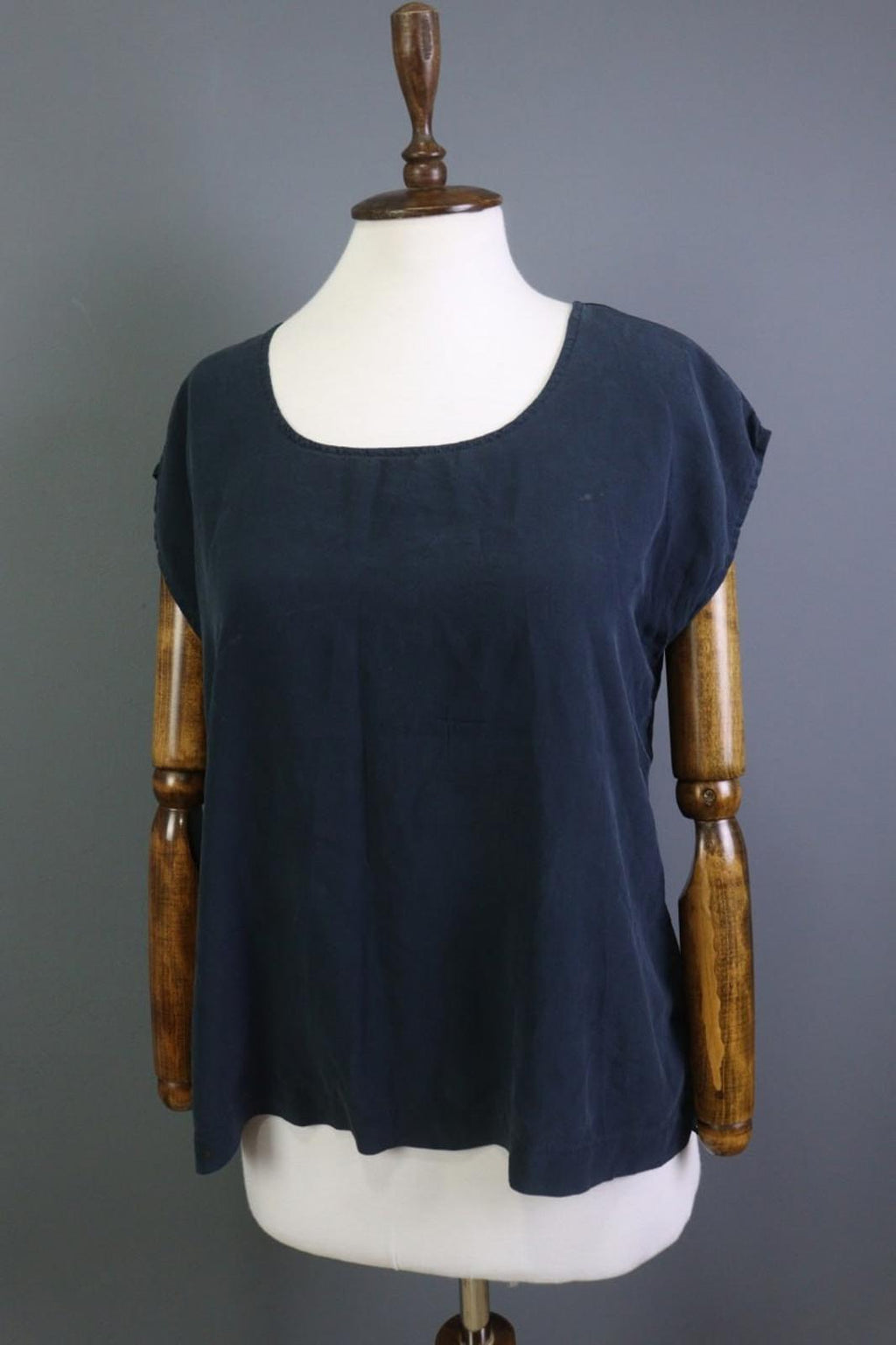 GRIZAS Blue Silk Stretch Scoop Neck Short Sleeve Pullover Blouse Top – Size M