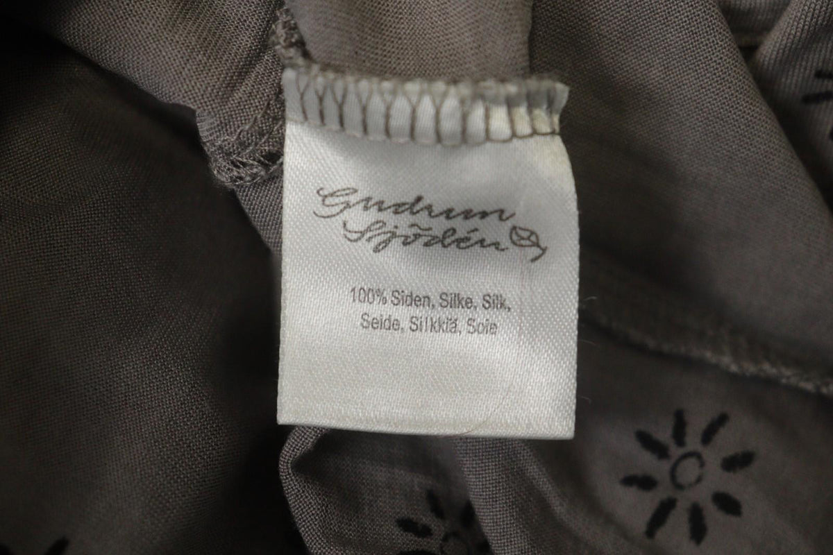 GUDRUN SJODEN Gray & Black Floral Silk Long Sleeve Round Neck Blouse Top – Size M
