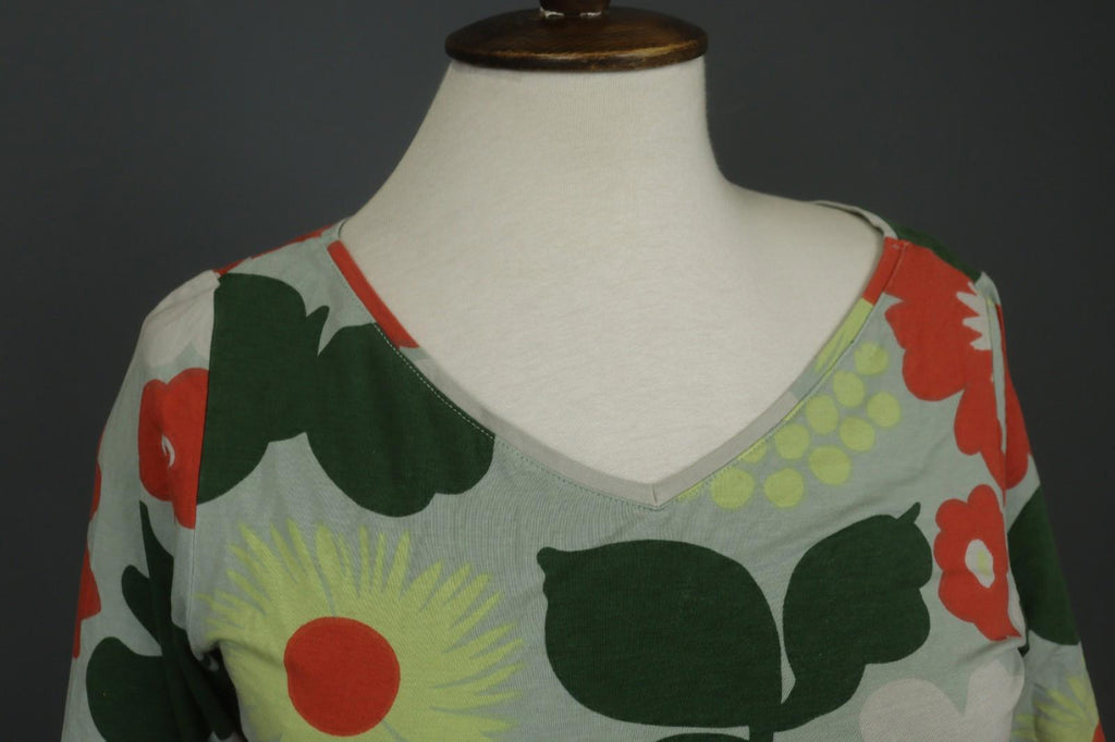 MARIMEKKO VIRRAN KUKKATORI Multi Floral Short Sleeve V-Neck Maxi Dress – Size S