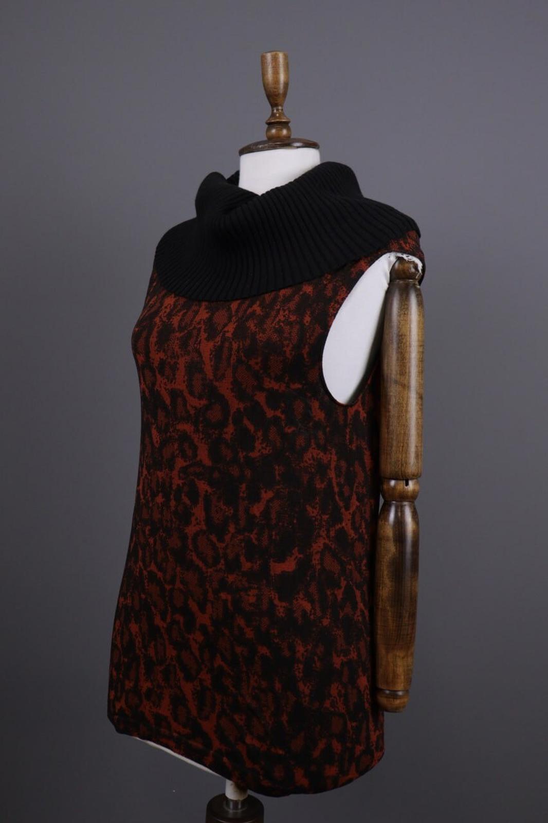 WOLFORD Red Snake Print Merino Wool Turtleneck Sleeveless Top Shirt – Size L
