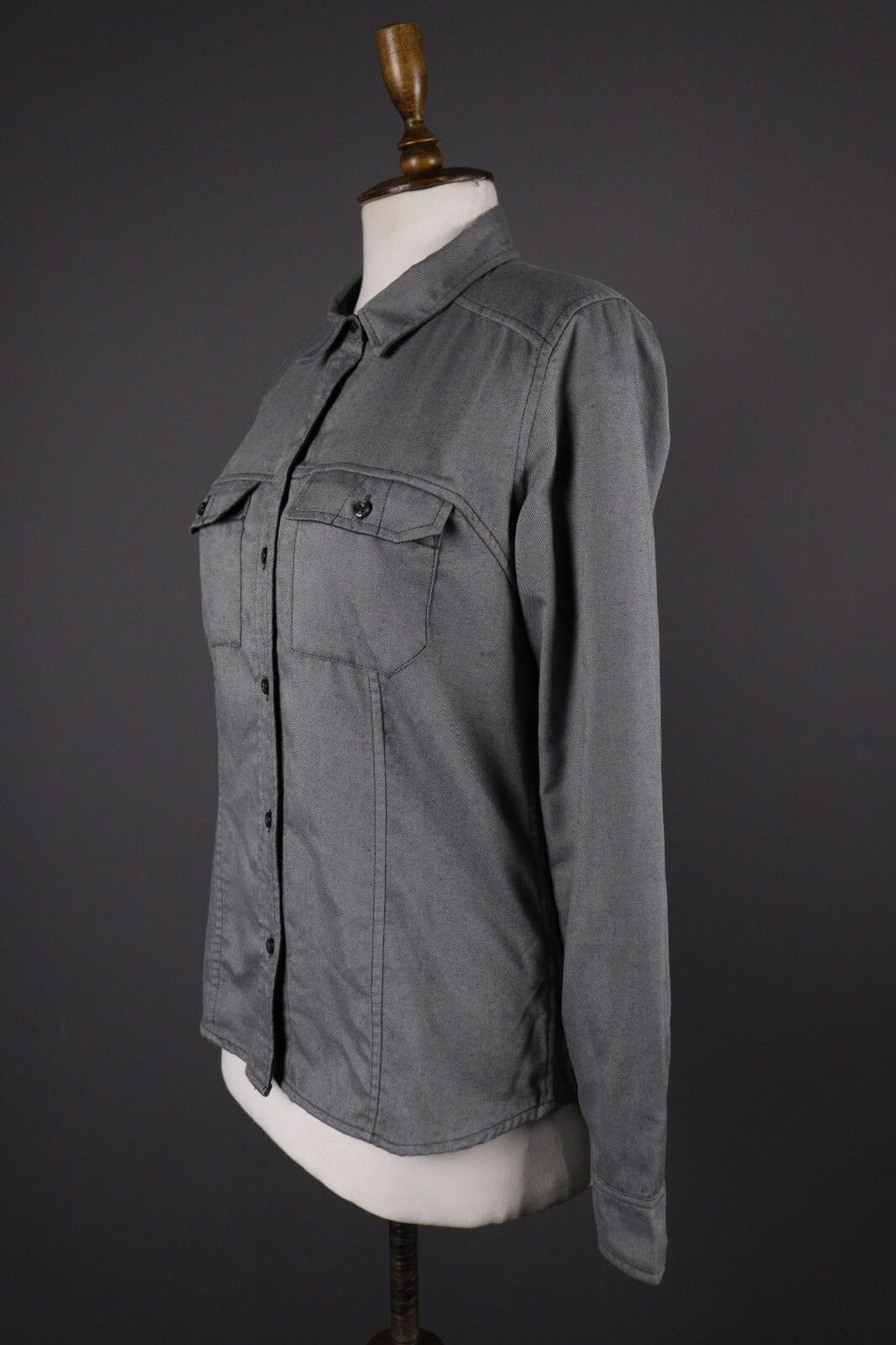 ARCTERYX Relaxed Fit Gray Long Sleeve Button Hiking Shirt – Size M