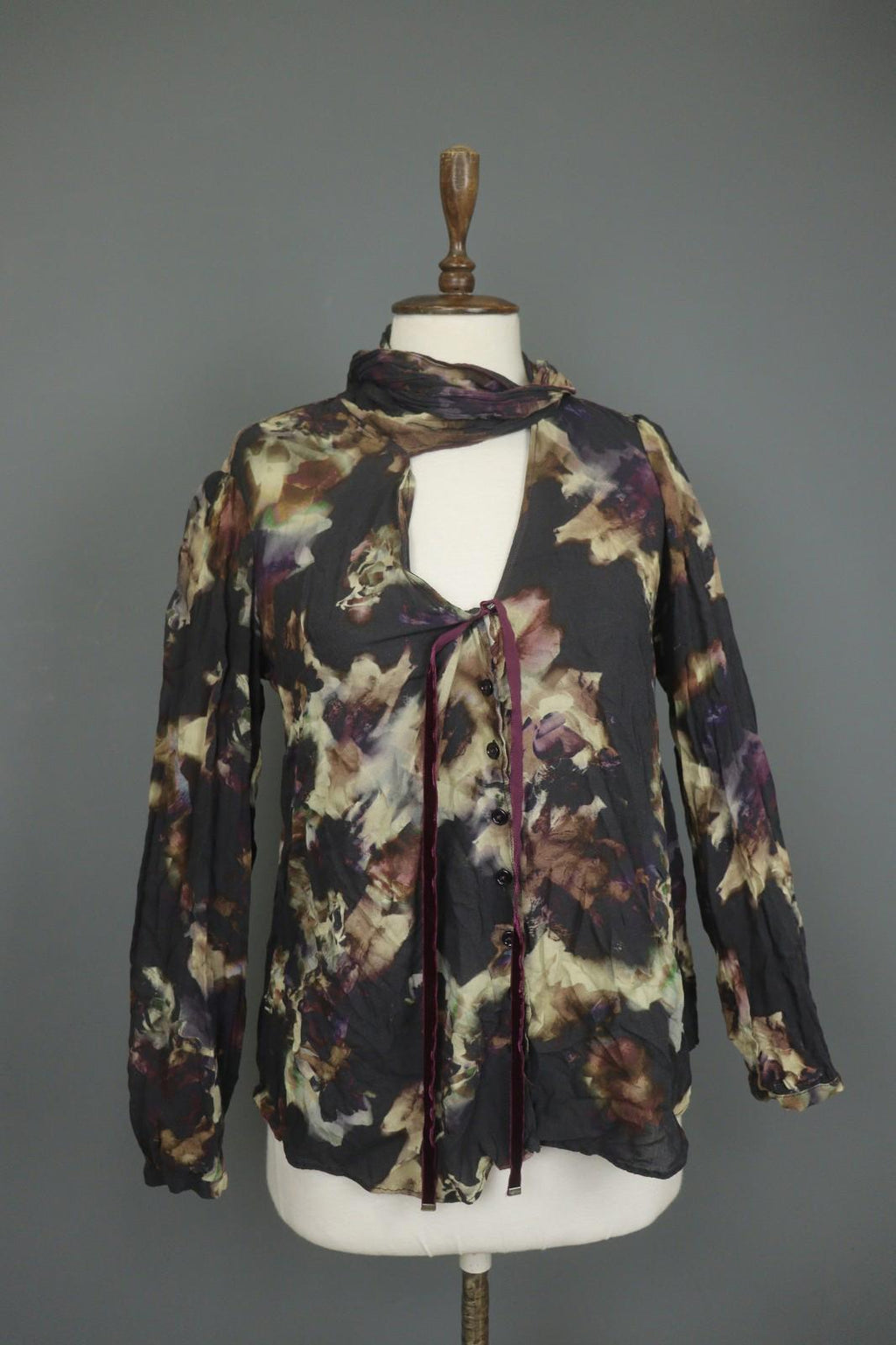 HIGH USE Multicolor Geo Print 100%Viscose Keyhole Button Front Blouse Top Sz 38
