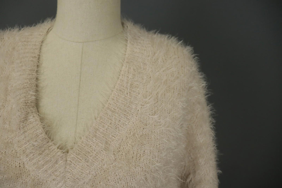 SAVE THE QUEEN White Teddy V-Neck Long Sleeve Regular Fit Pullover Sweater Se L – Used