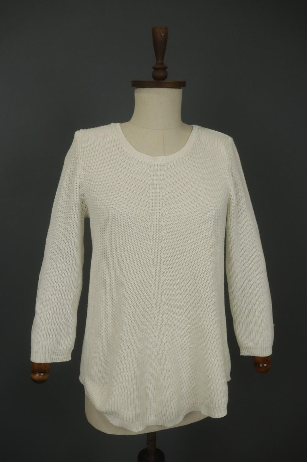 Salvatore Ferragamo White Knitted Crew Neck Long Sleeve Pullover Sweater – Size 38
