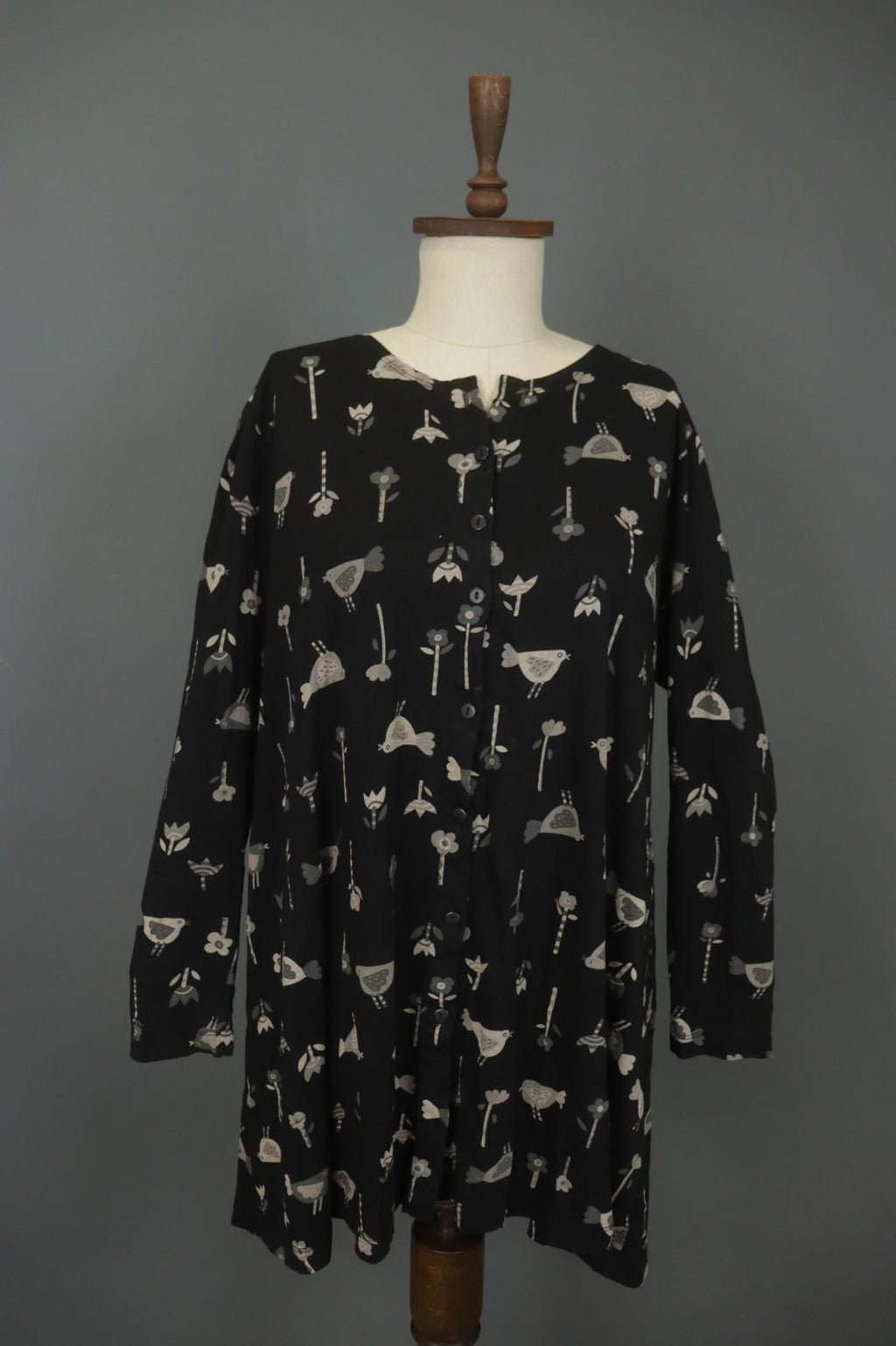 GUDRUN SJODEN Black Floral Long Sleeve Keyhole Neck Button Front Tunic Top Sz L