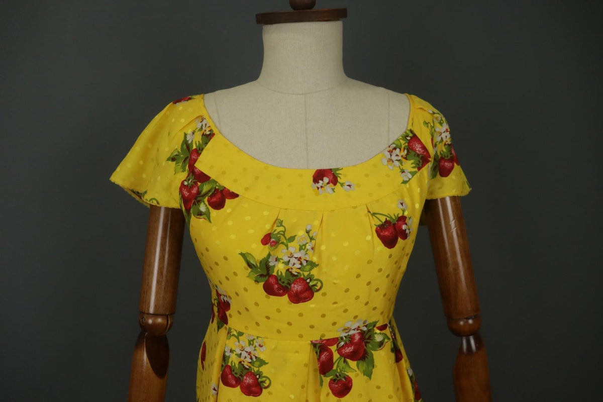 Juicy Couture Yellow Floral Short Sleeve Back Buttons Fit & Flare Dress – Size 6