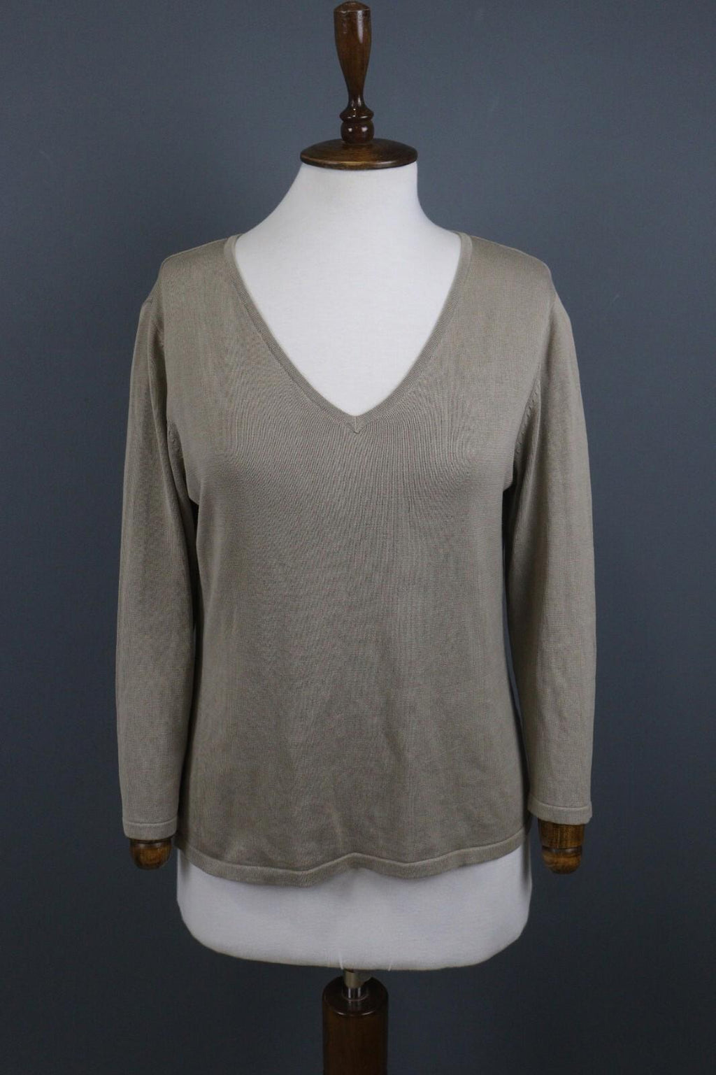 OSKA Gray Long Sleeve V-Neck Stretch Lightweight Top Blouse – Size 2