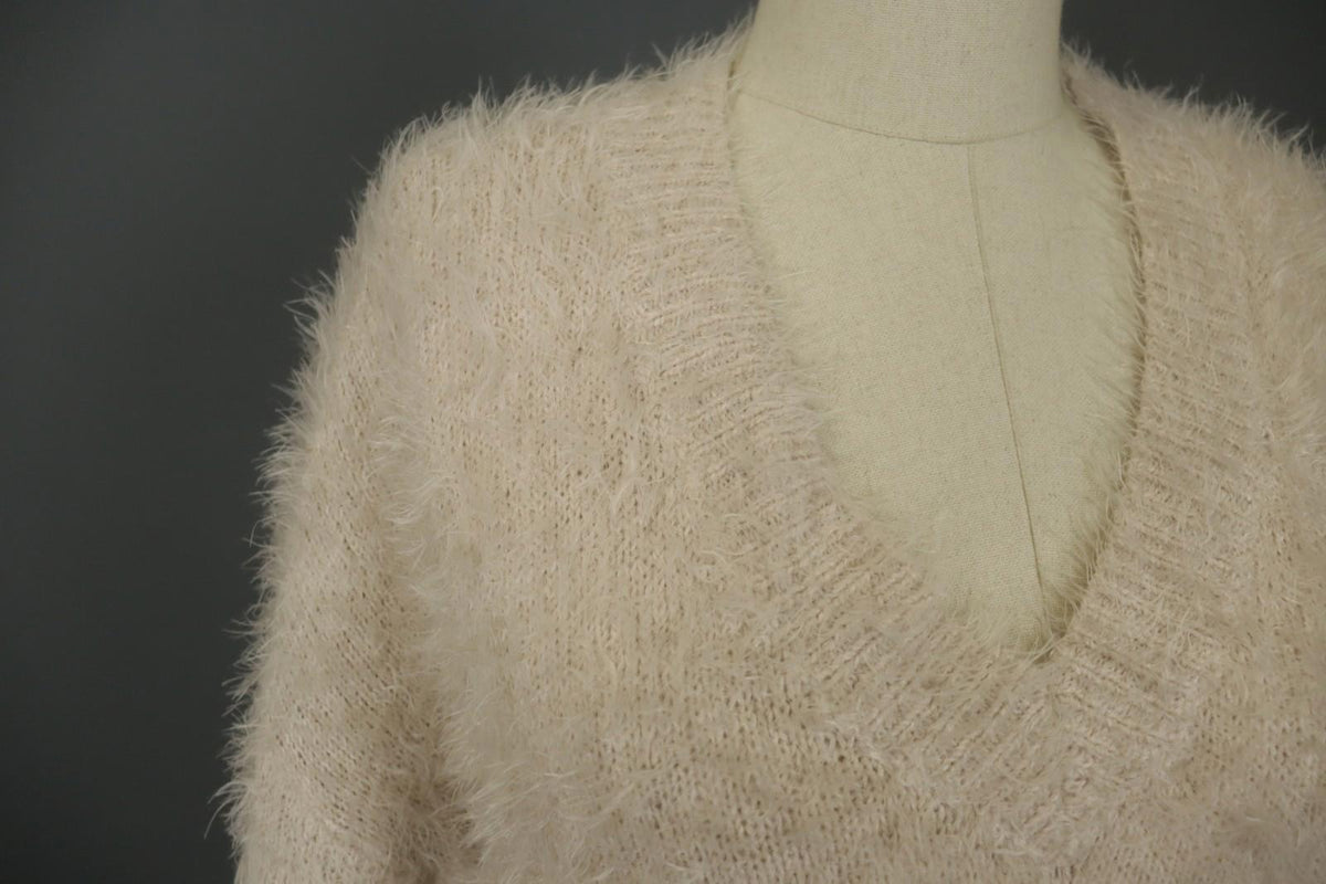 SAVE THE QUEEN White Teddy V-Neck Long Sleeve Regular Fit Pullover Sweater Se L – Used