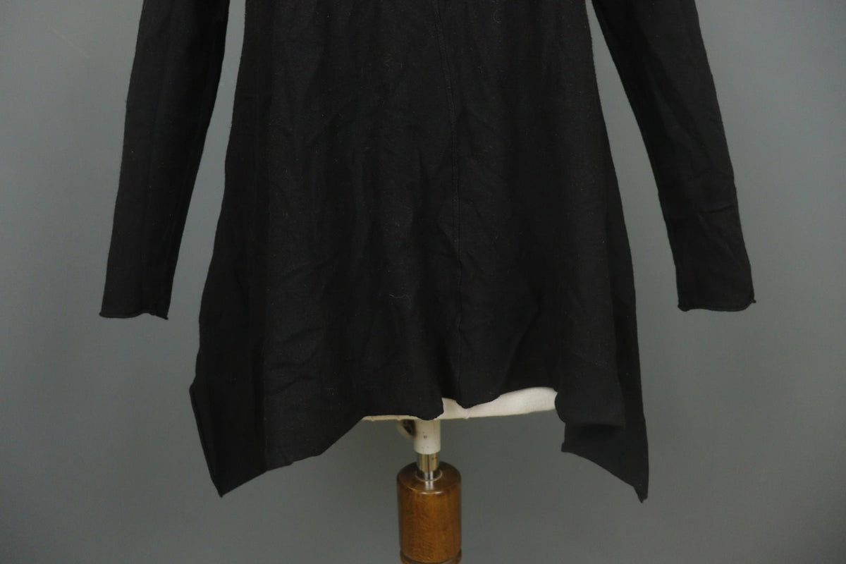 SARAH PACINI Black Long Sleeve V-Neck Asymmetrical Hem Knit Top – Size M/L