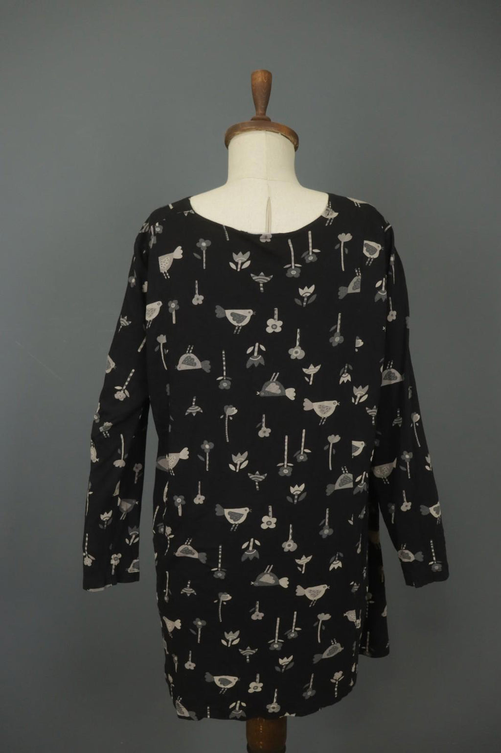 GUDRUN SJODEN Black Floral Long Sleeve Keyhole Neck Button Front Tunic Top Sz L