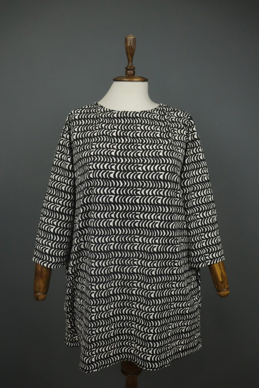 MARIMEKKO PERETTA SESLONKI Black White Geometric Round Neck Tunic Dress S/M
