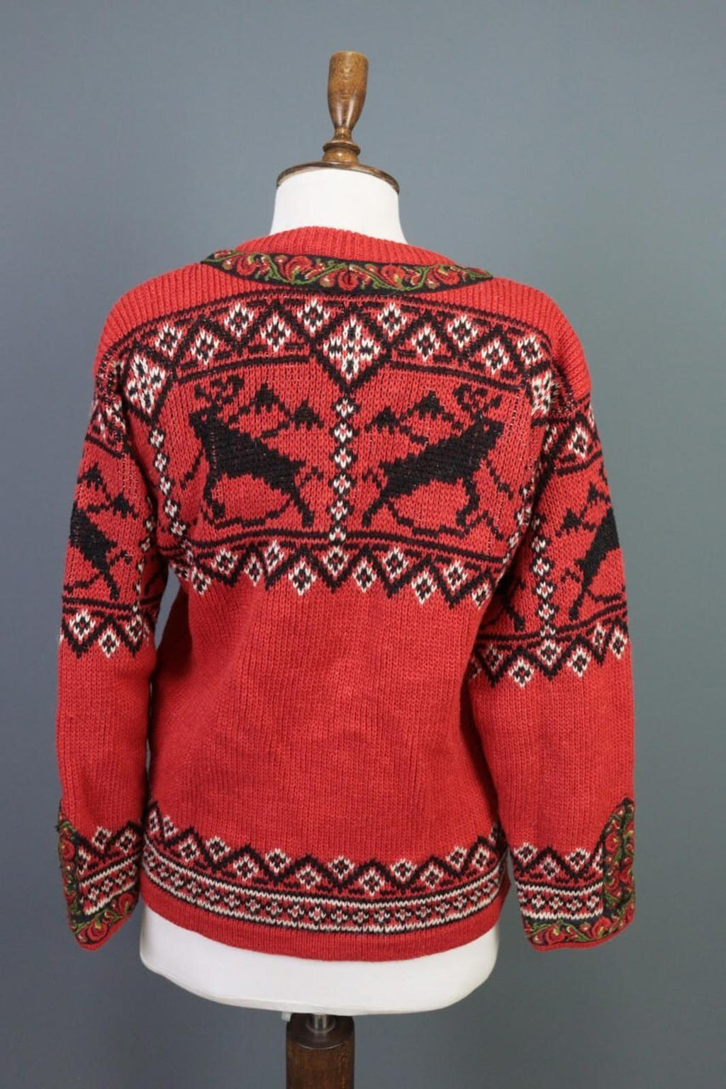 NORDSTRIKK Red Wool Fair Isle Snowflakes Clasp Knit Ski Sweater – Size S
