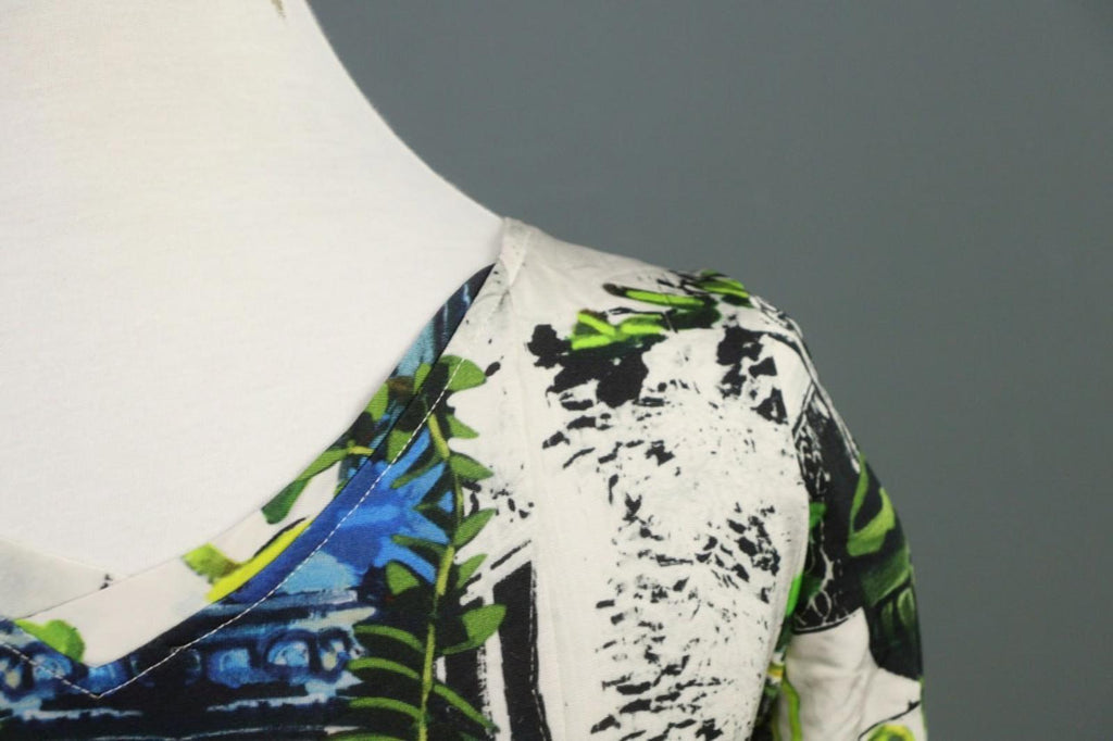 AVENTURES DES TOILES Multi Printed V-Neck Short Sleeve Sheath Dress – Size 36