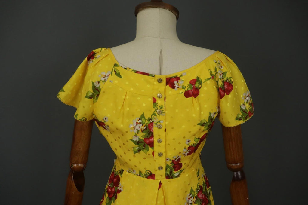 Juicy Couture Yellow Floral Short Sleeve Back Buttons Fit & Flare Dress – Size 6