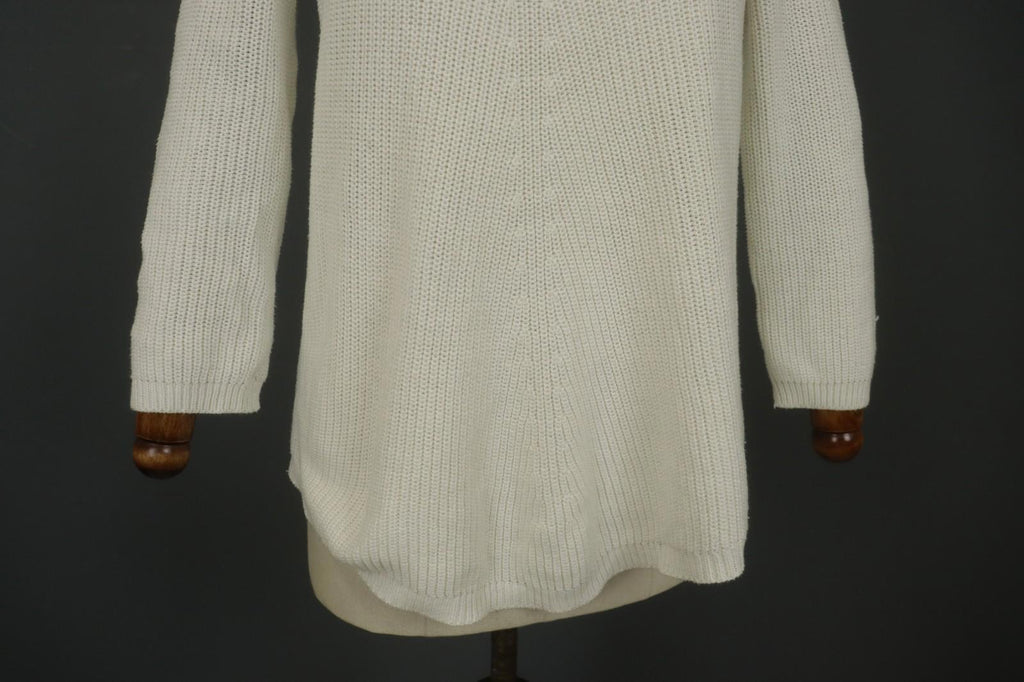 Salvatore Ferragamo White Knitted Crew Neck Long Sleeve Pullover Sweater – Size 38