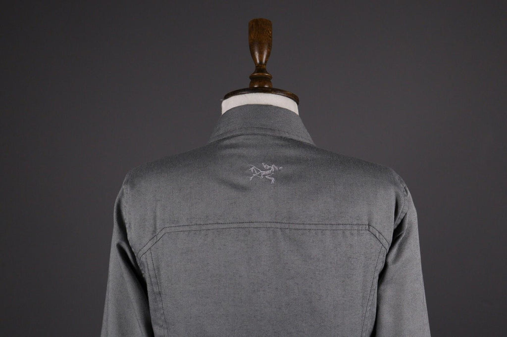 ARCTERYX Relaxed Fit Gray Long Sleeve Button Hiking Shirt – Size M