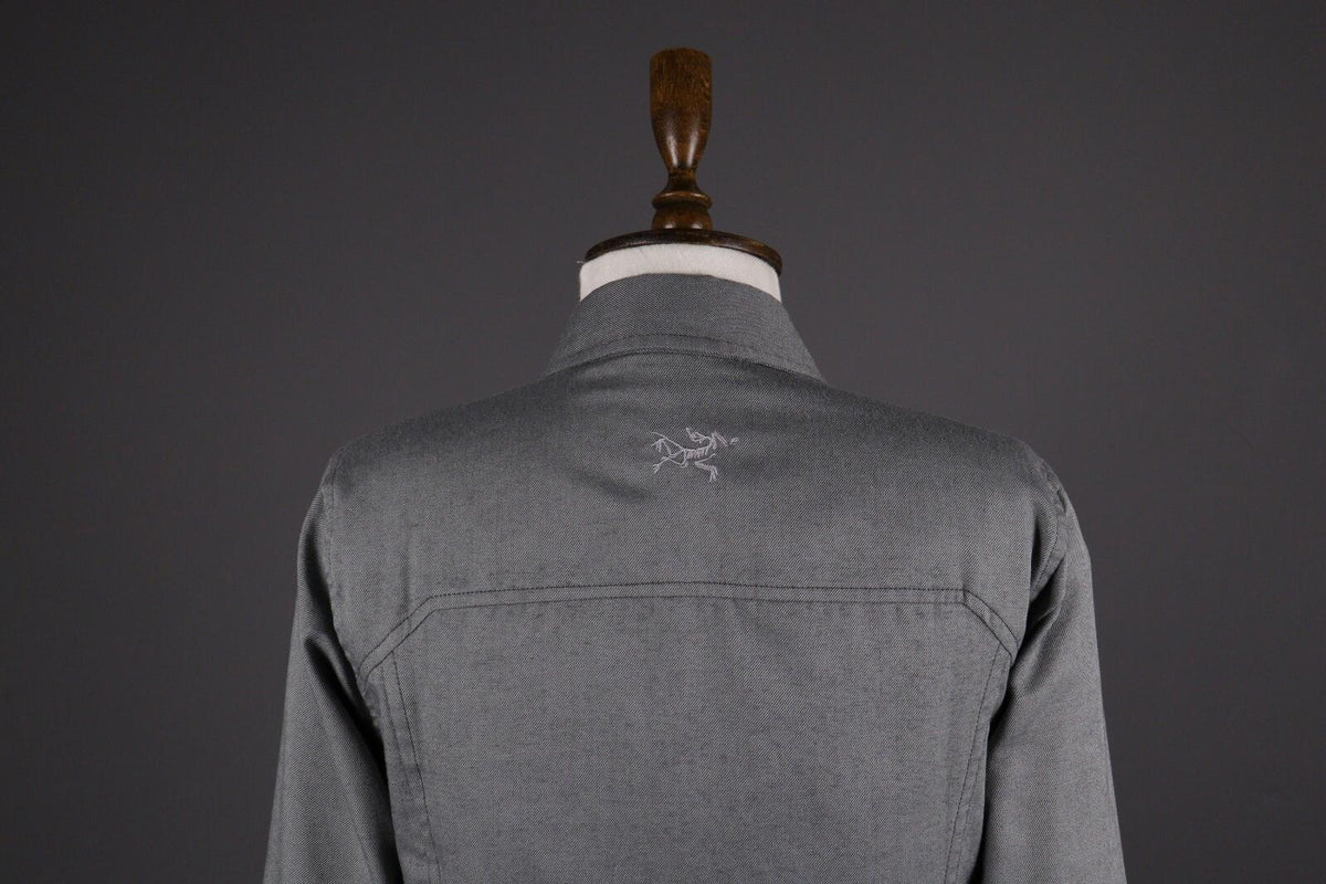 ARCTERYX Relaxed Fit Gray Long Sleeve Button Hiking Shirt – Size M