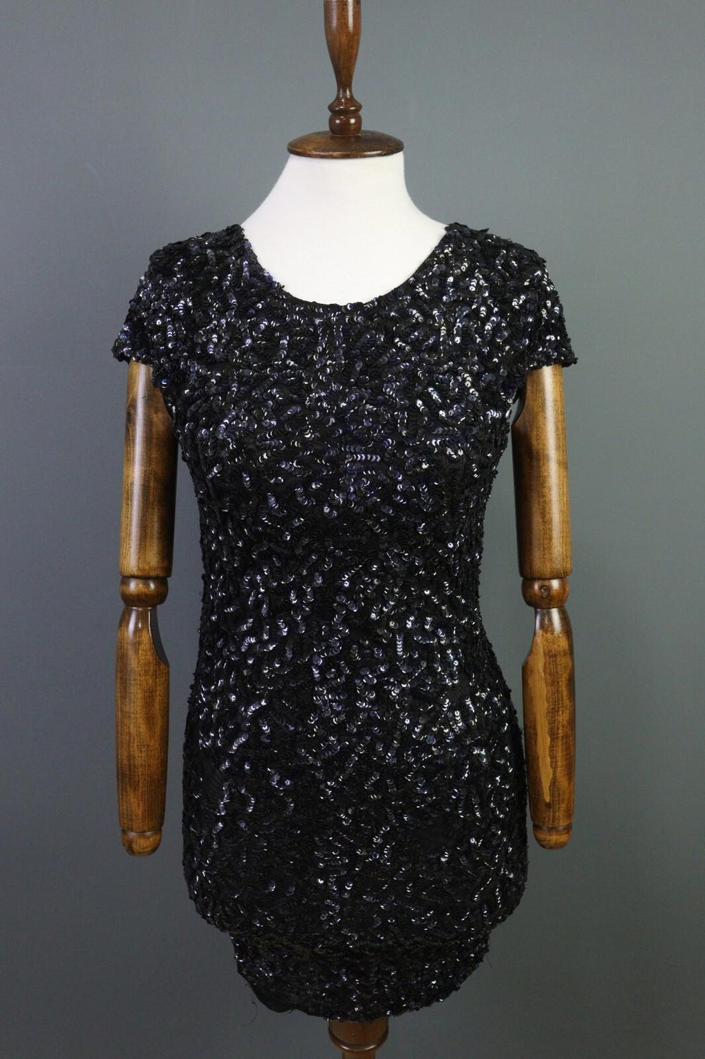 ALICE + OLIVIA Black Sequin Cap Sleeve Round Neck Top Blouse Shirt