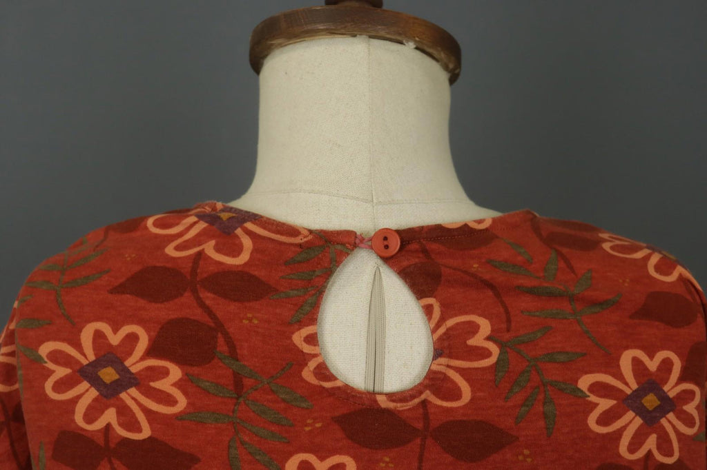 GUDRUN SJODEN Red Floral Crew Neck Long Sleeve Pullover Shift Dress – Size M