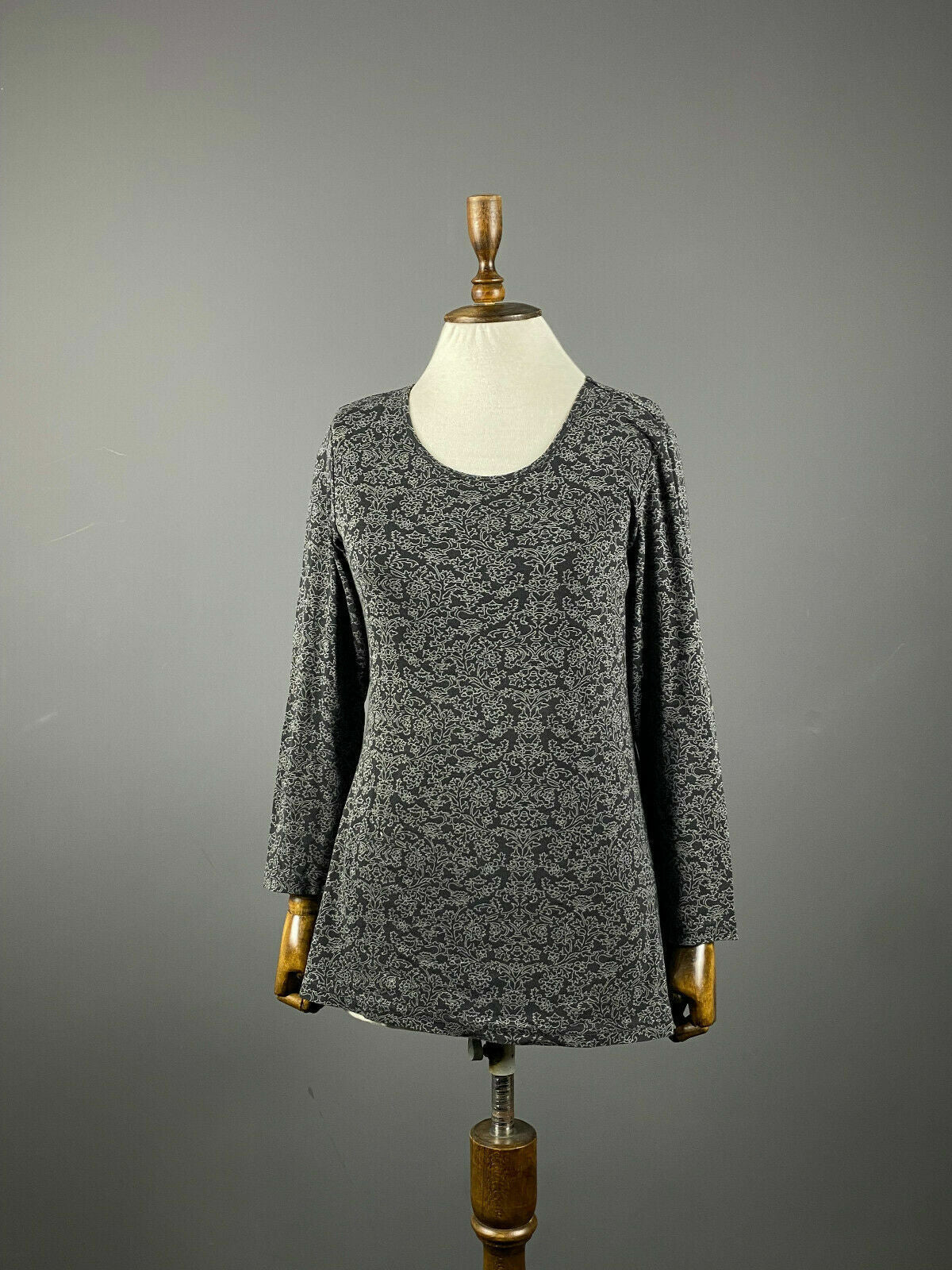 Deerberg by Oska Gray Floral Long Sleeve Floral Pullover Sweater – Size S