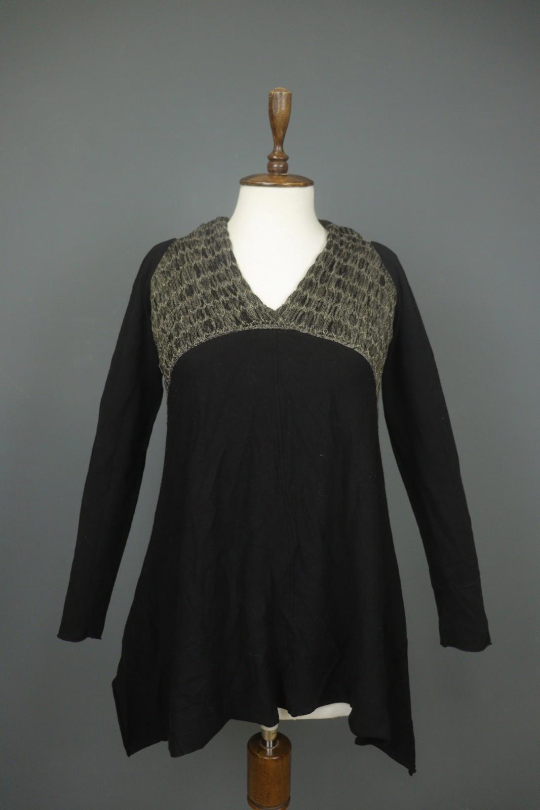 SARAH PACINI Black Long Sleeve V-Neck Asymmetrical Hem Knit Top – Size M/L