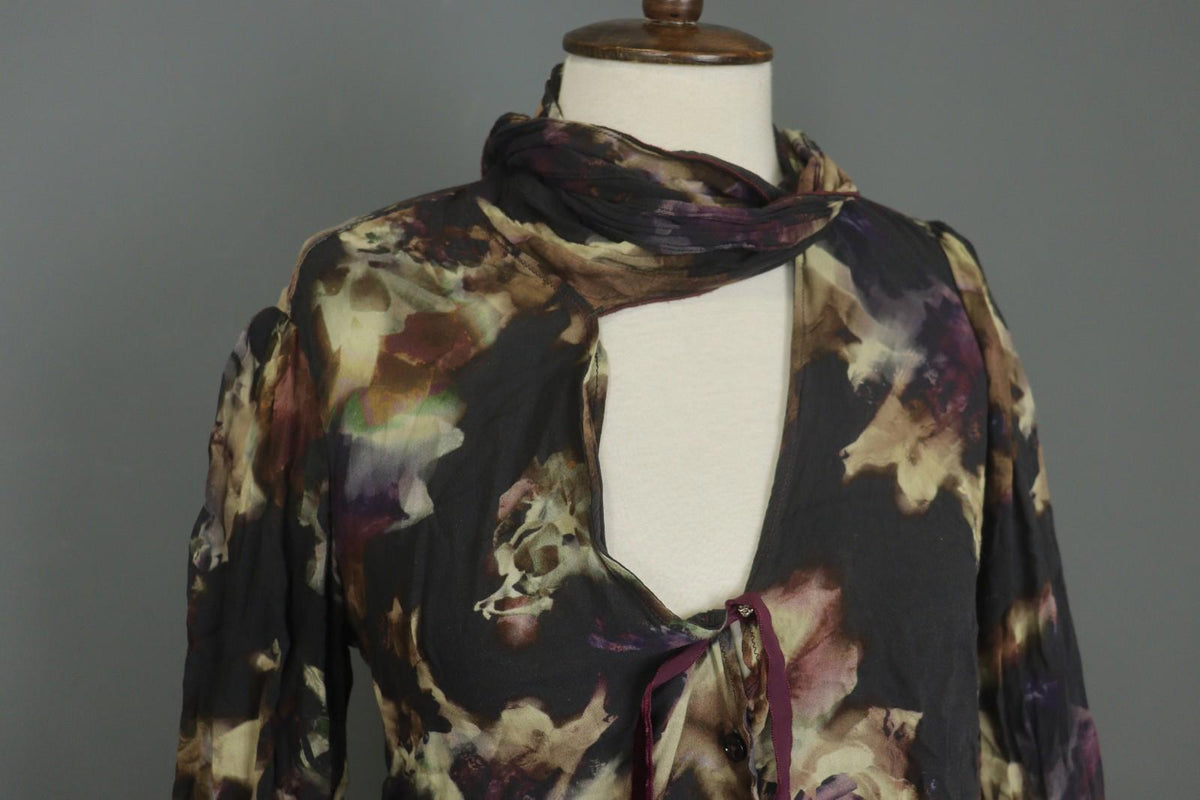 HIGH USE Multicolor Geo Print 100%Viscose Keyhole Button Front Blouse Top Sz 38