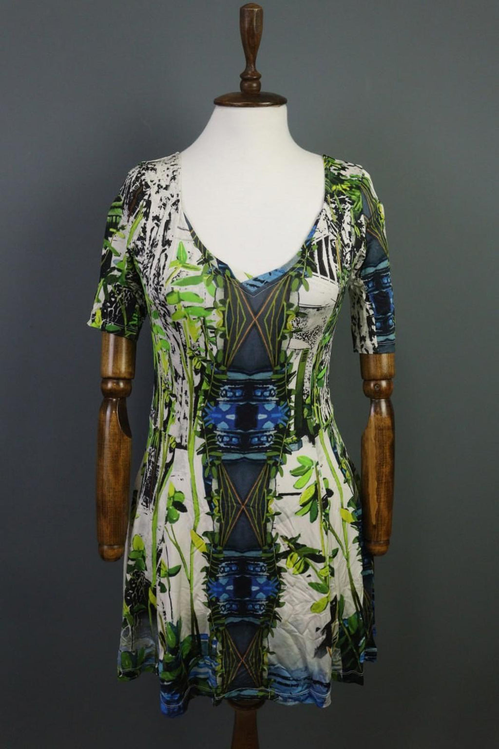 AVENTURES DES TOILES Multi Printed V-Neck Short Sleeve Sheath Dress – Size 36
