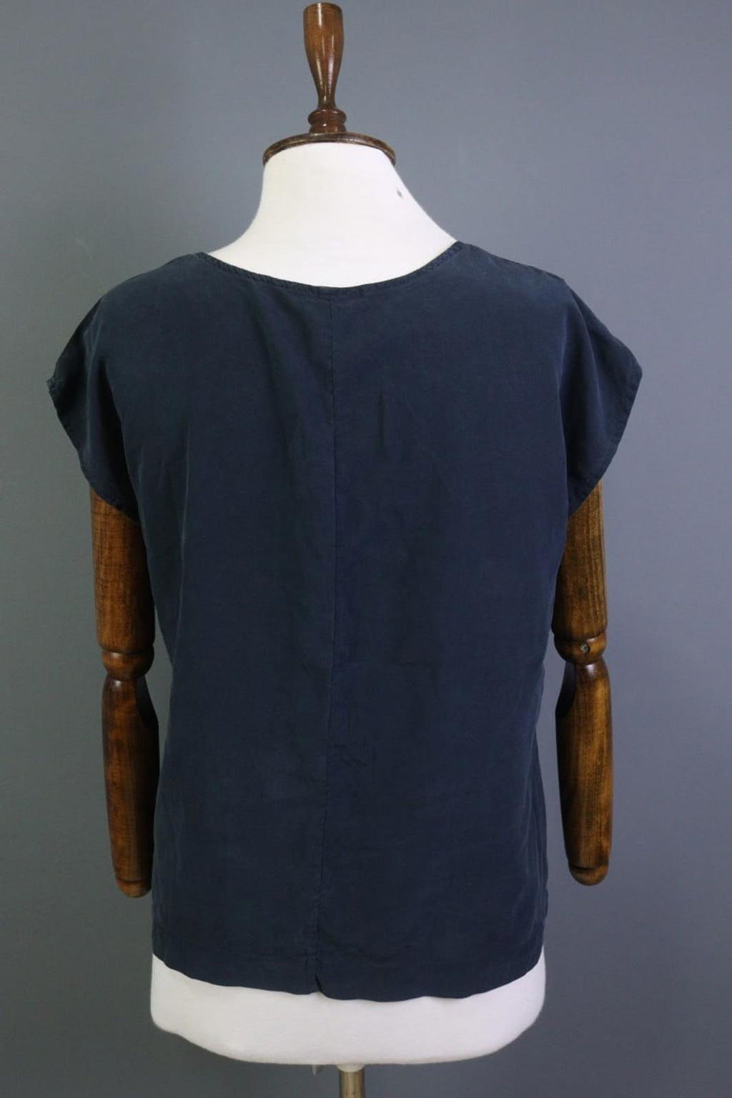 GRIZAS Blue Silk Stretch Scoop Neck Short Sleeve Pullover Blouse Top – Size M