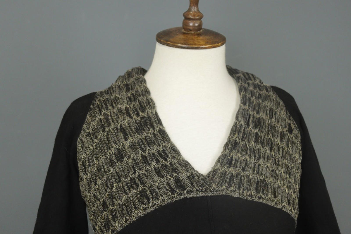 SARAH PACINI Black Long Sleeve V-Neck Asymmetrical Hem Knit Top – Size M/L
