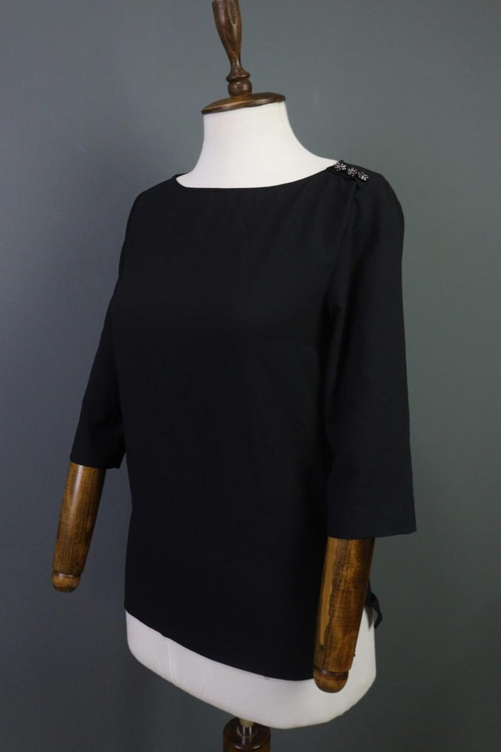CHANEL Black Long Sleeve Button Side Slit Pullover Blouse Top – Size 34