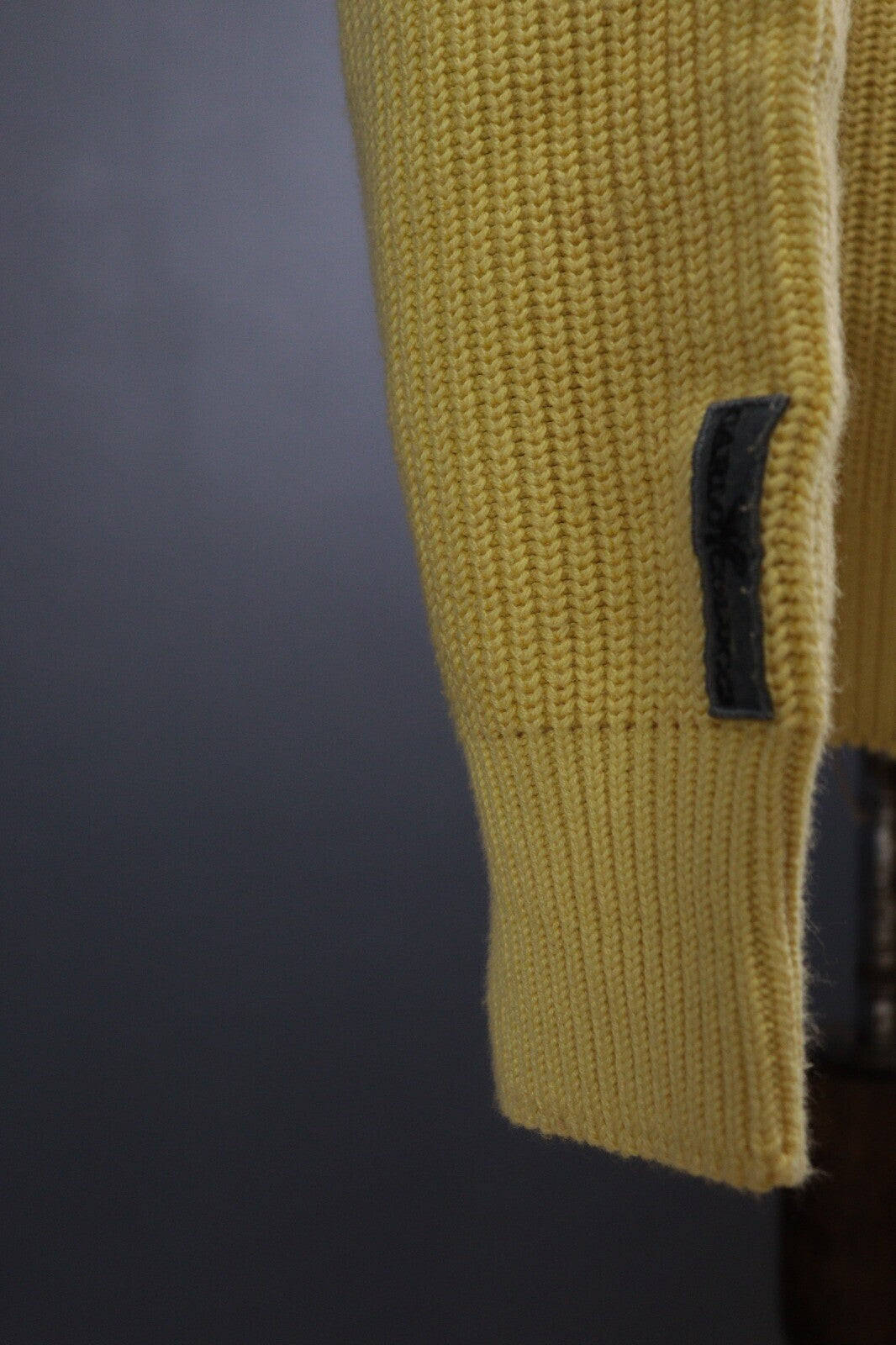 Carlo Colucci Yellow Knit Ribbed V-Neck Wool Sweater – Size L-XL US 44 EU 554