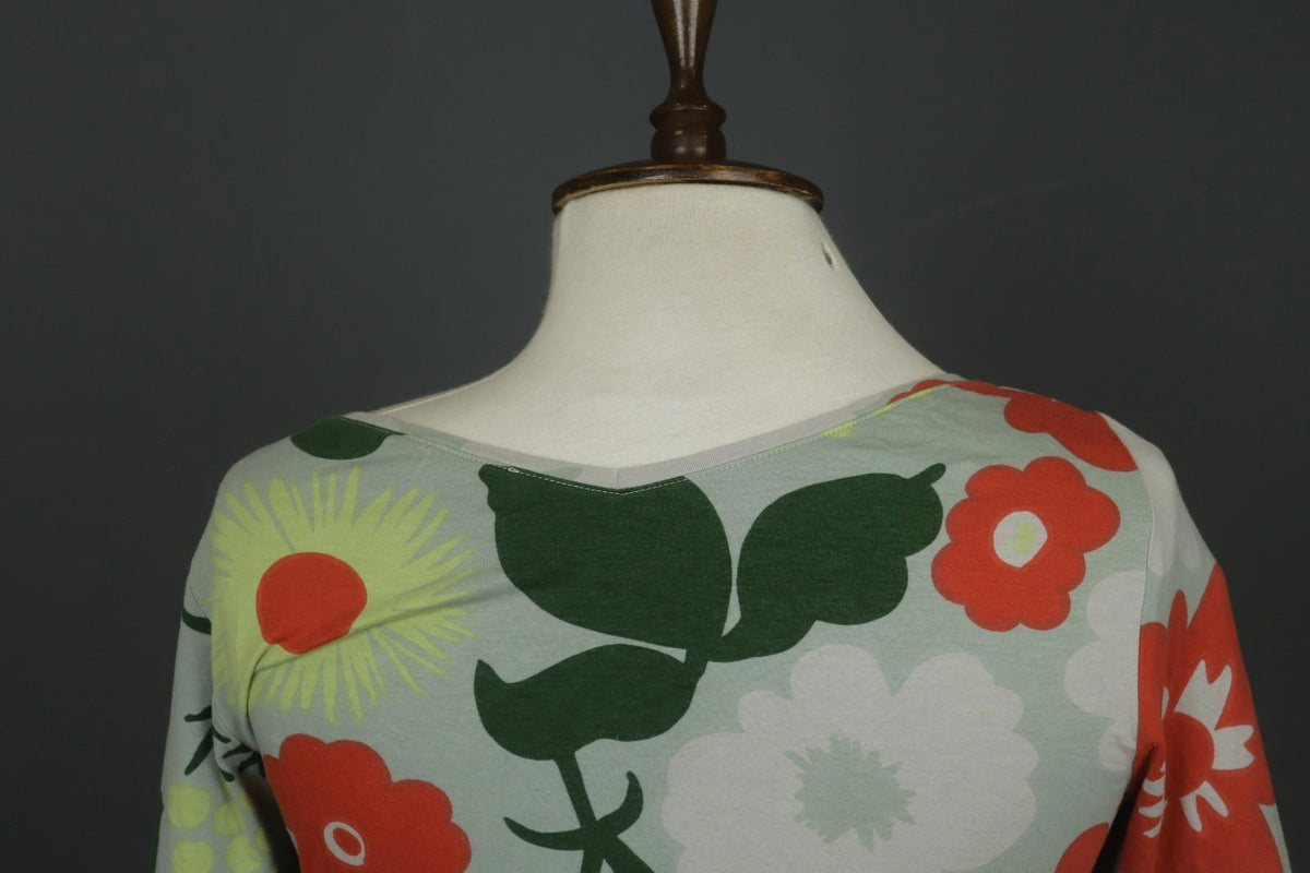 MARIMEKKO VIRRAN KUKKATORI Multi Floral Short Sleeve V-Neck Maxi Dress – Size S