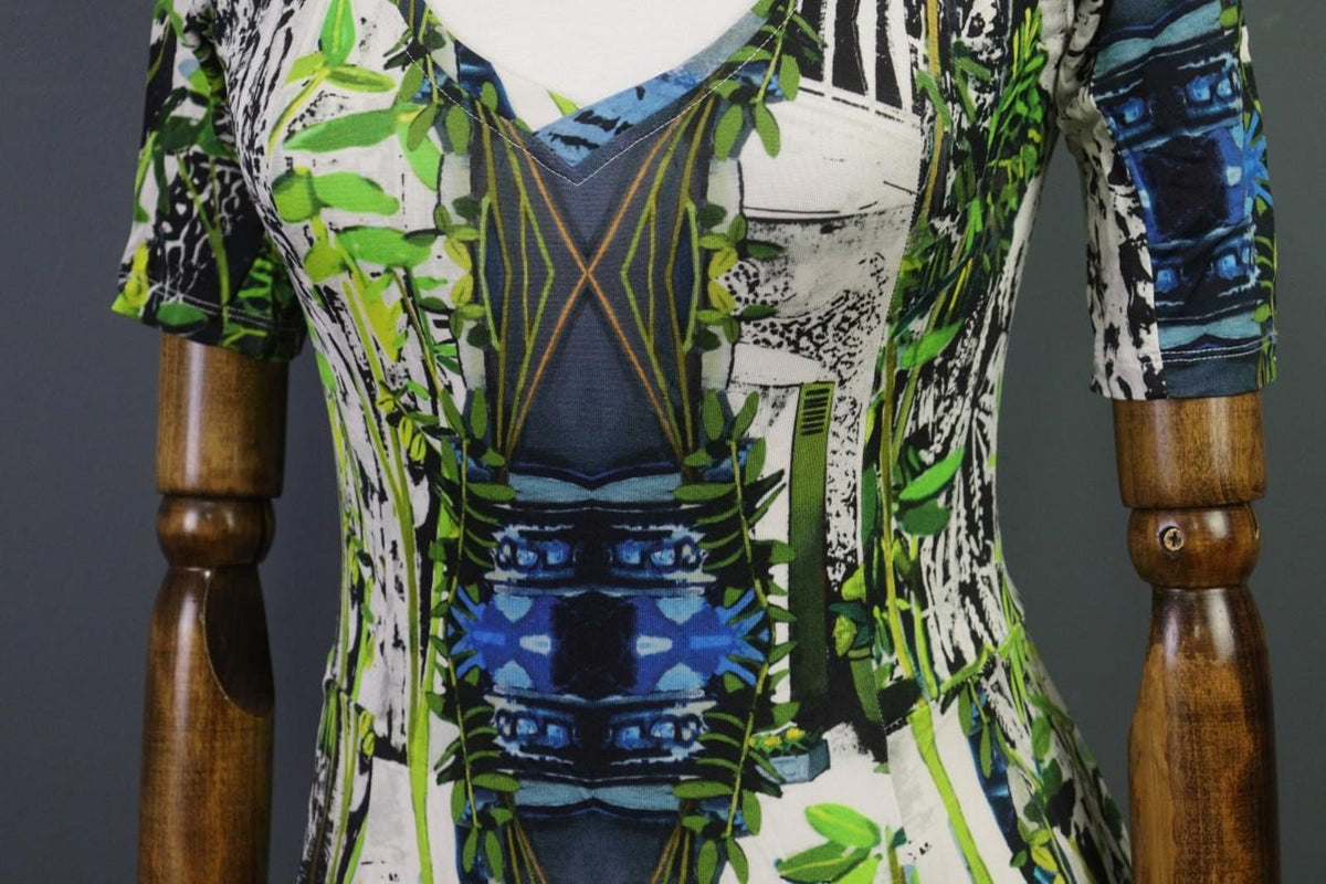 AVENTURES DES TOILES Multi Printed V-Neck Short Sleeve Sheath Dress – Size 36