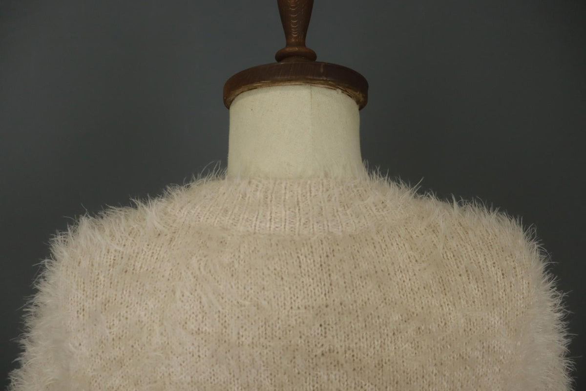 SAVE THE QUEEN White Teddy V-Neck Long Sleeve Regular Fit Pullover Sweater Se L – Used