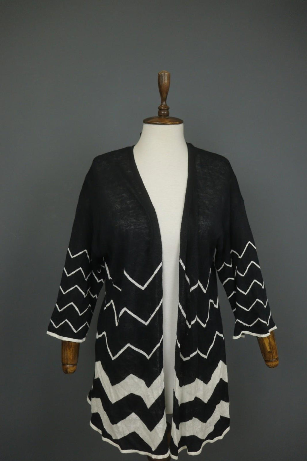 GUDRUN SJODEN Black White Chevron Print Knitted Casual Open Front Cardigan Sz M