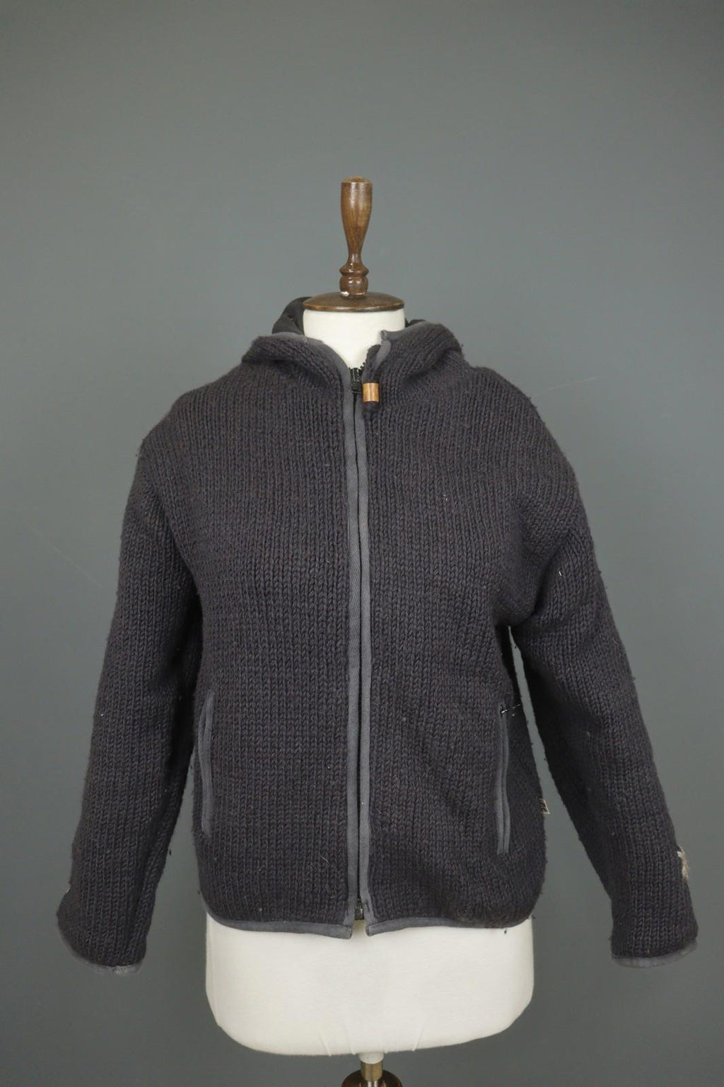 PACHAMAMA KNITWEAR Gray 100% Wool Embroidered Floral Full Zip Sweater – Size S/M