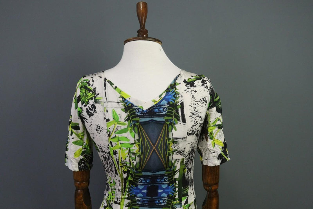 AVENTURES DES TOILES Multi Printed V-Neck Short Sleeve Sheath Dress – Size 36