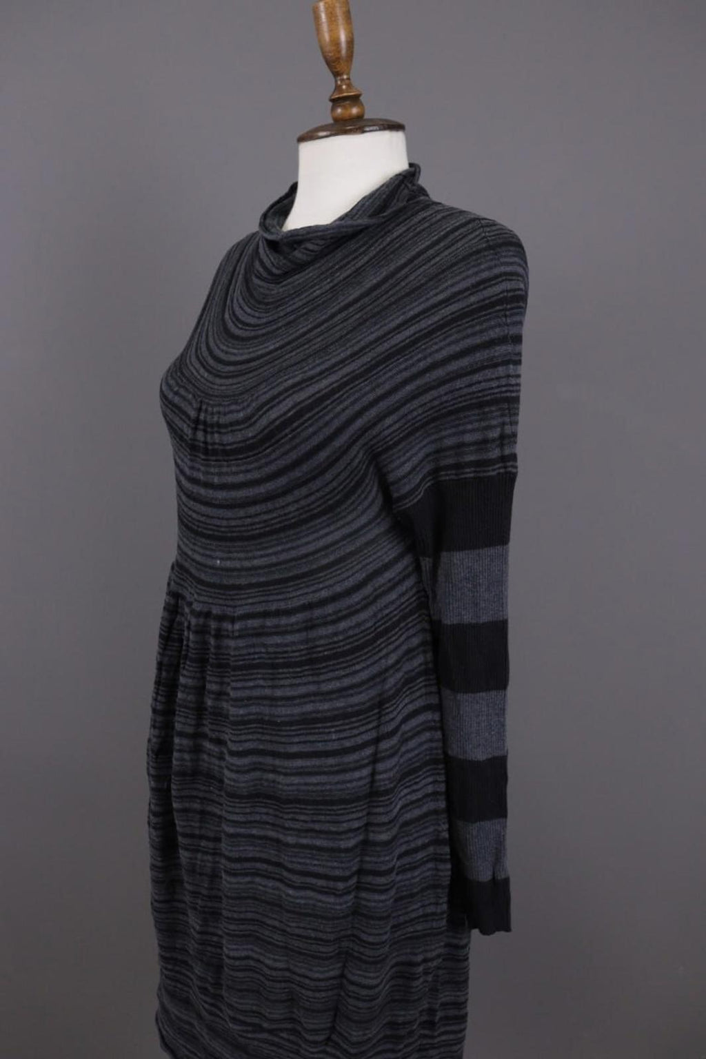 OSKA Gray Striped A-Line Cowl Neck Long Sleeve Short Dress – Size 2