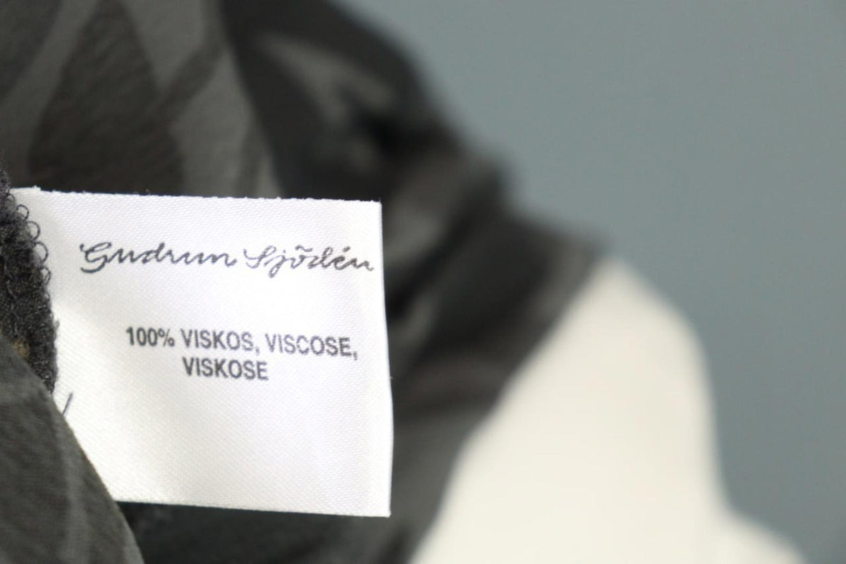 GUDRUN SJODEN Gray Black Leaf Print 100%Viscose Button Front Sheath Dress – Size L