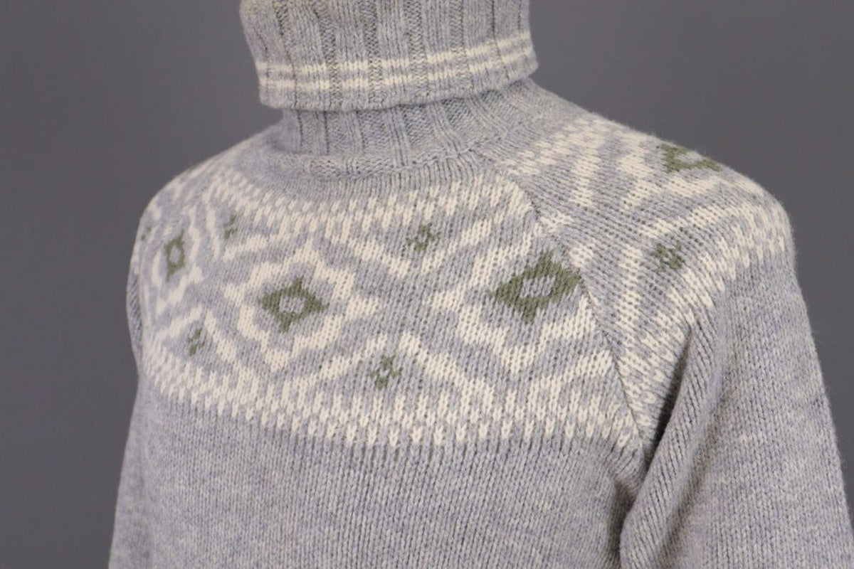DEVOLD Gray Vintage Fair Isle Turtle Neck Wool Knit Ski Sweater – Size M