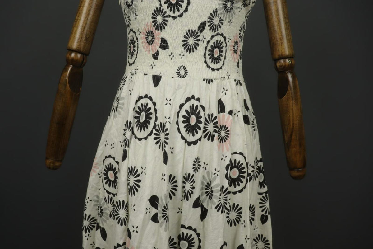 LAURA ASHLEY White & Black Floral Viscose Sweetheart Neck Sheath Dress – Size M