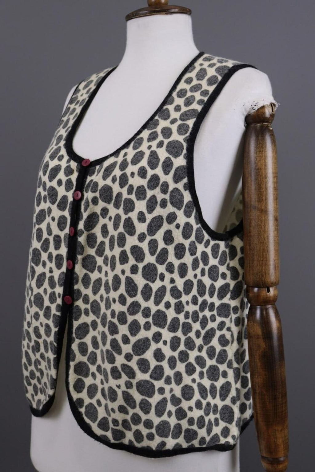 GUDRUN SJODEN Beige Leopard Print Wool Knit Vest Cardigan – Size L