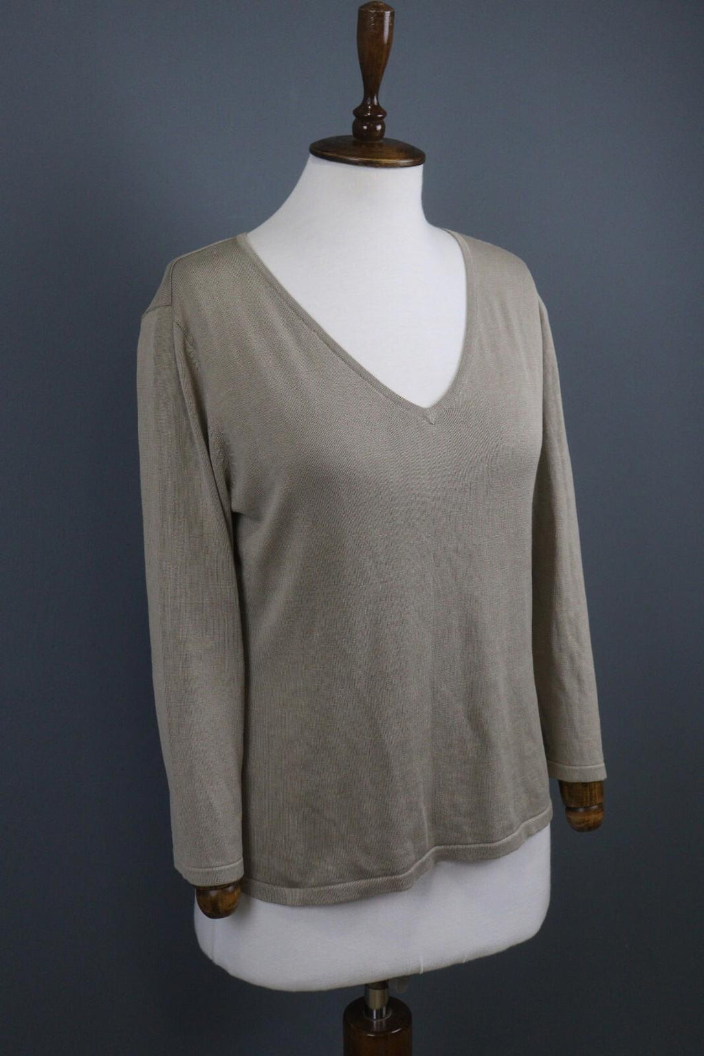 OSKA Gray Long Sleeve V-Neck Stretch Lightweight Top Blouse – Size 2