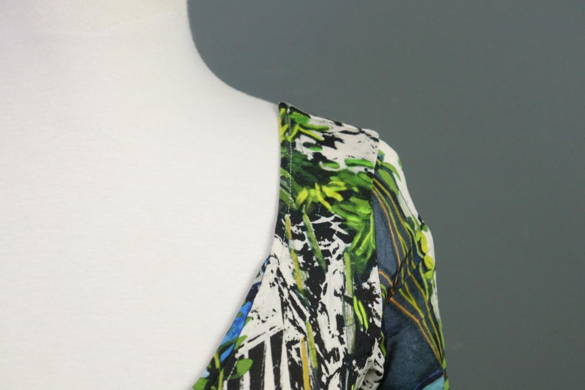 AVENTURES DES TOILES Multi Printed V-Neck Short Sleeve Sheath Dress – Size 36