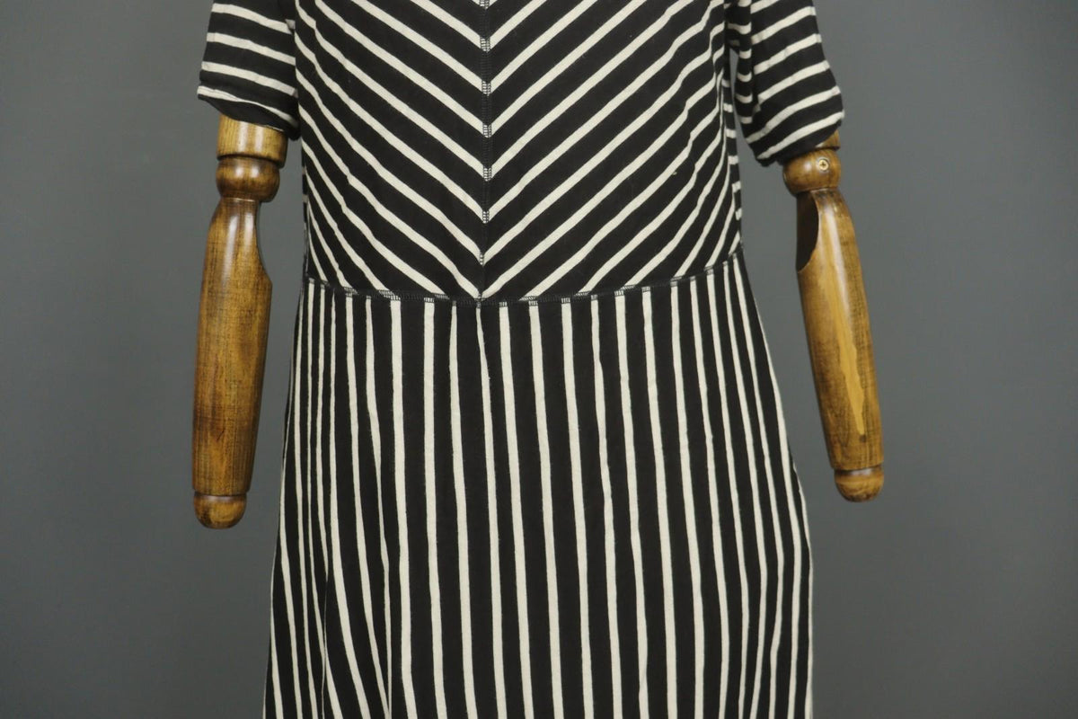 GUDRUN SJODEN Black White Striped Casual V-Neck Short Sleeve A-Line Dress – Size L