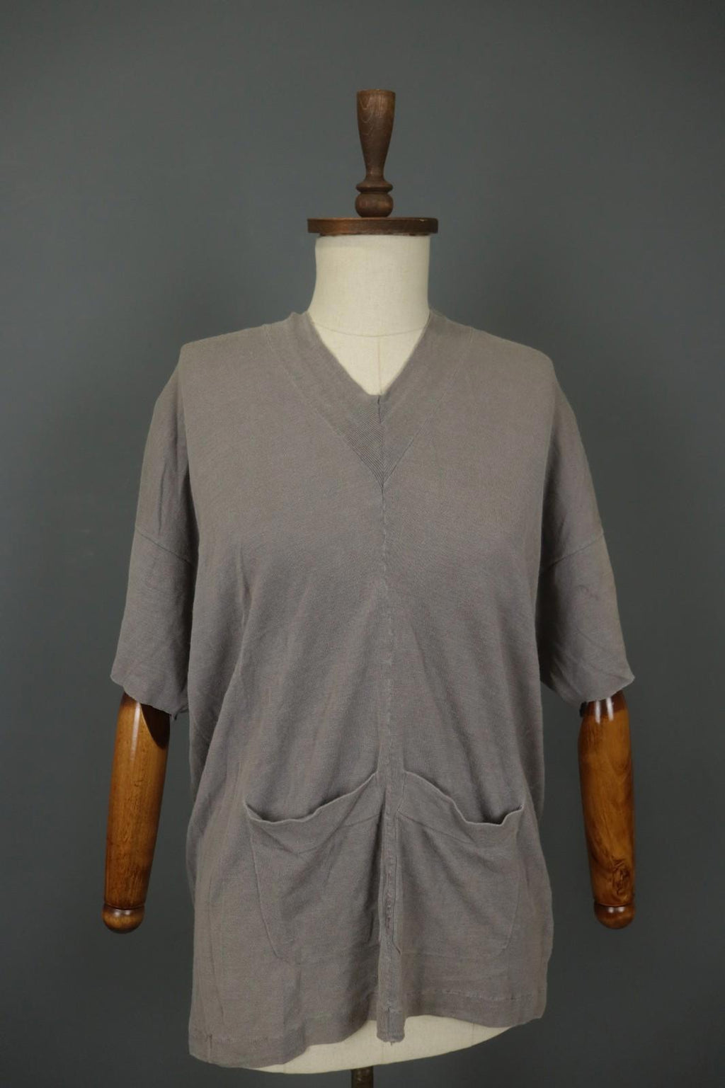 Maison Margiela Gray Relaxed V-Neck Half Sleeve Pullover T-Shirt – Size M / L