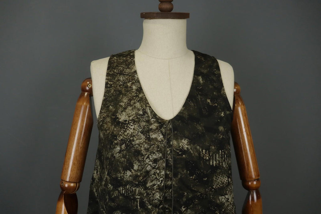 HIGH Toch Multi V-Neck Sleeveless Regular Fit Casual Pullover Tank Top – Size 38